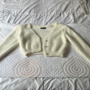 Fuzzy cream/white cropped cardigan